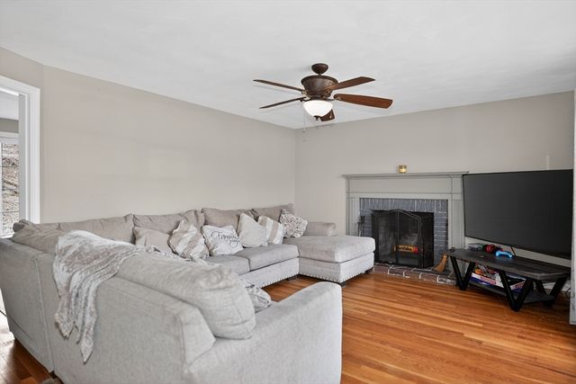 11 Venus Dr, Shrewsbury, MA 01545