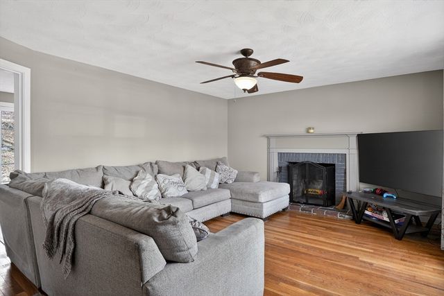 11 Venus Dr, Shrewsbury, MA 01545