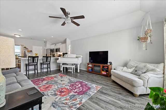 14225 N 73 Avenue, Collinsville, OK 74021