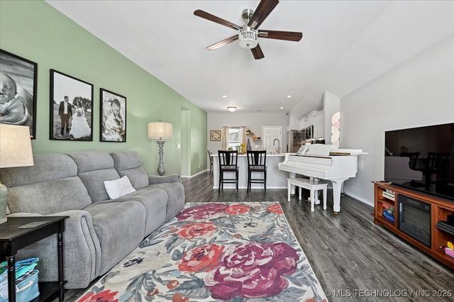 14225 N 73 Avenue, Collinsville, OK 74021