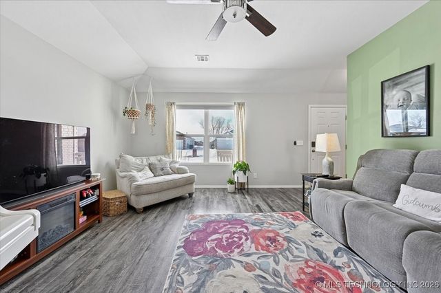 14225 N 73 Avenue, Collinsville, OK 74021