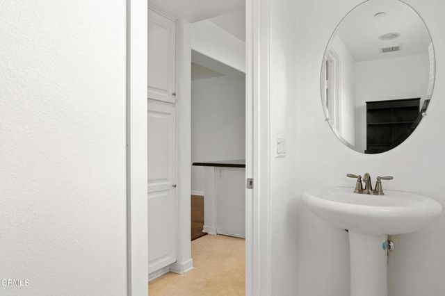 15633 Odyssey Drive 56, Los Angeles, CA 91344