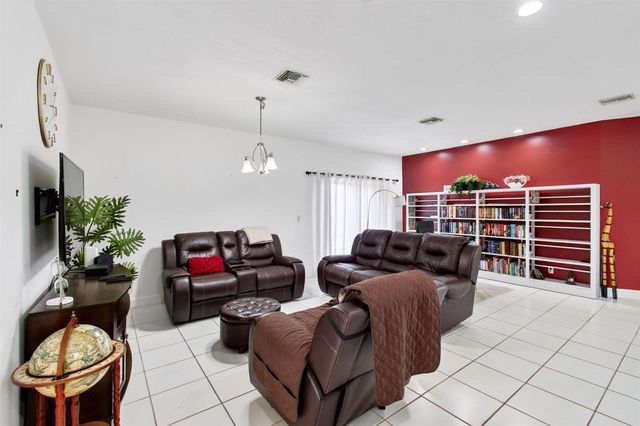 8718 Via Reale, Boca Raton, FL 33496