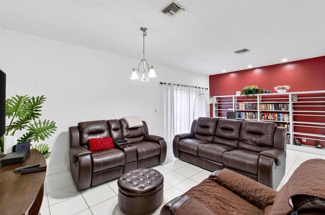 8718 Via Reale, Boca Raton, FL 33496