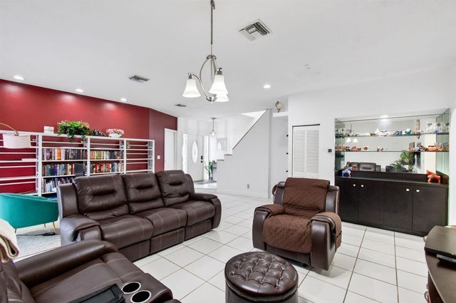 8718 Via Reale, Boca Raton, FL 33496