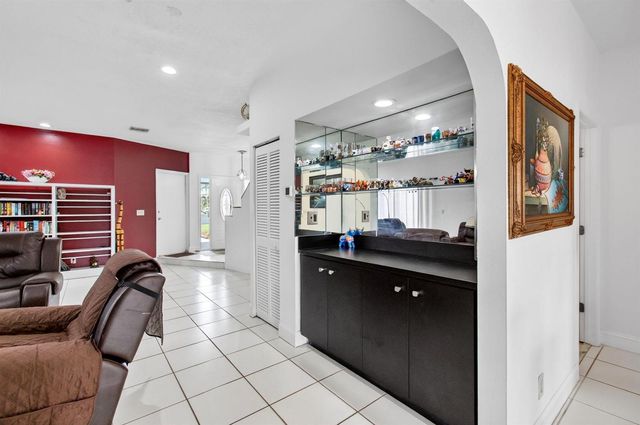 8718 Via Reale, Boca Raton, FL 33496