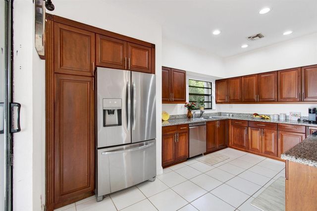 8718 Via Reale, Boca Raton, FL 33496