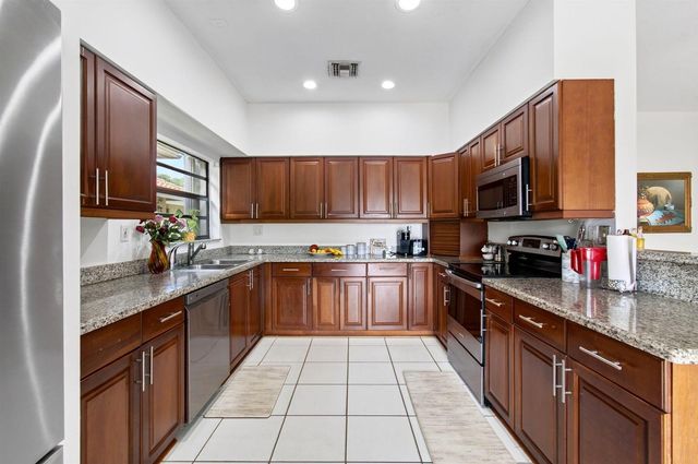 8718 Via Reale, Boca Raton, FL 33496