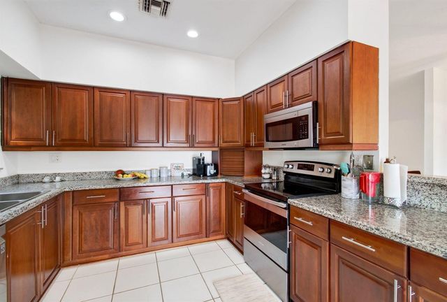 8718 Via Reale, Boca Raton, FL 33496
