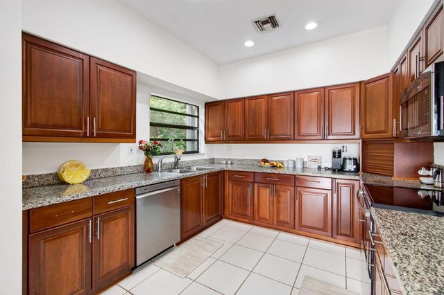 8718 Via Reale, Boca Raton, FL 33496