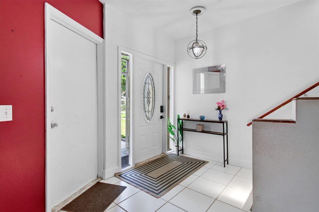 8718 Via Reale, Boca Raton, FL 33496