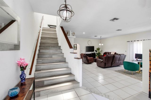 8718 Via Reale, Boca Raton, FL 33496