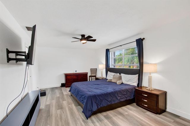 8718 Via Reale, Boca Raton, FL 33496