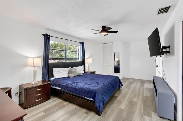 8718 Via Reale, Boca Raton, FL 33496