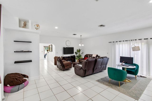8718 Via Reale, Boca Raton, FL 33496