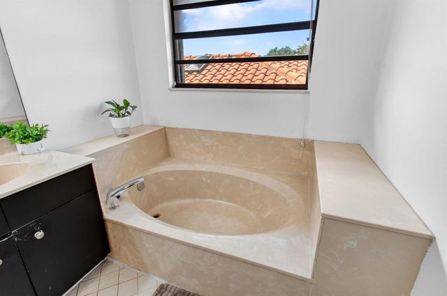 8718 Via Reale, Boca Raton, FL 33496