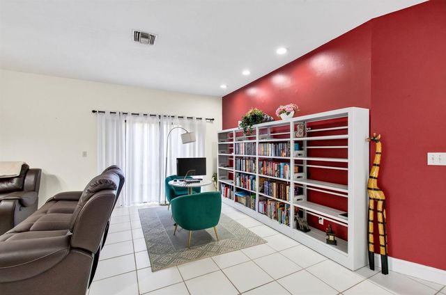 8718 Via Reale, Boca Raton, FL 33496