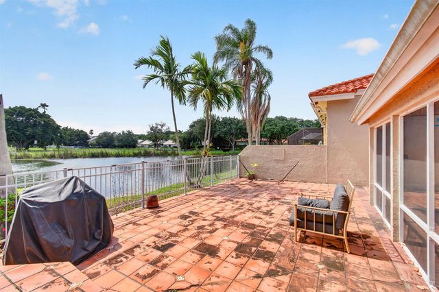 8718 Via Reale, Boca Raton, FL 33496