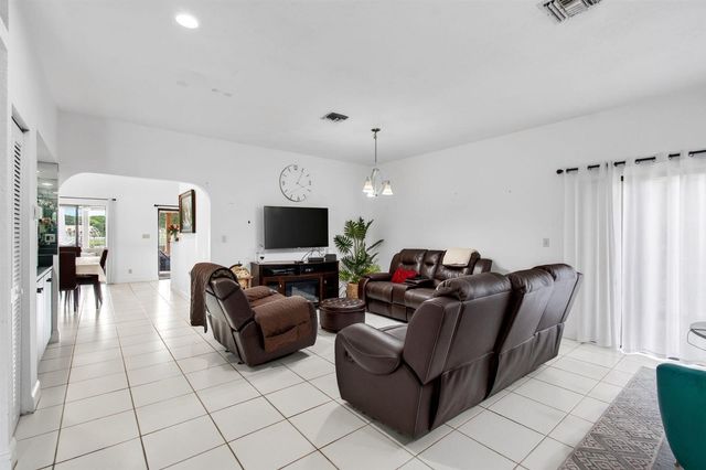 8718 Via Reale, Boca Raton, FL 33496