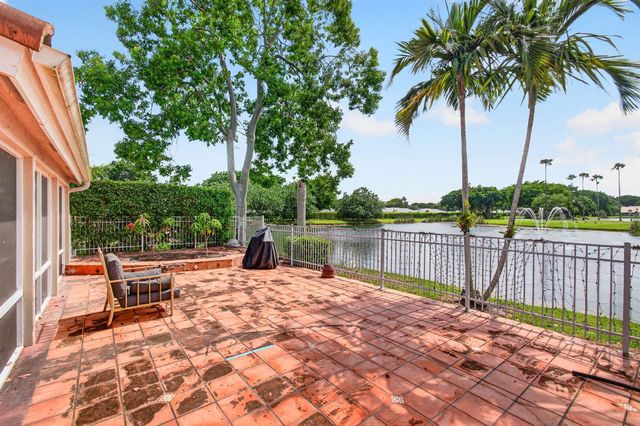 8718 Via Reale, Boca Raton, FL 33496