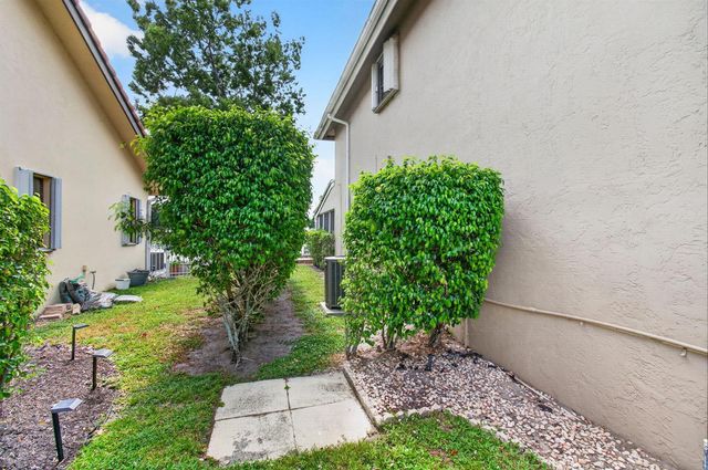 8718 Via Reale, Boca Raton, FL 33496