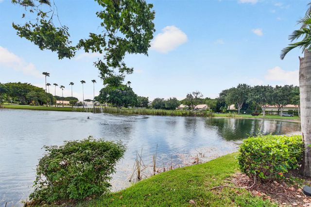 8718 Via Reale, Boca Raton, FL 33496