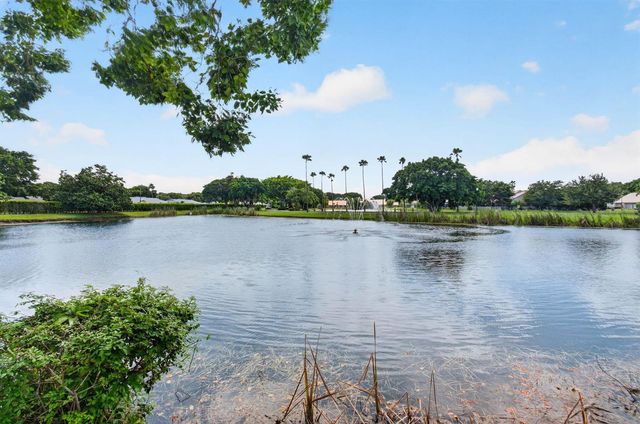 8718 Via Reale, Boca Raton, FL 33496