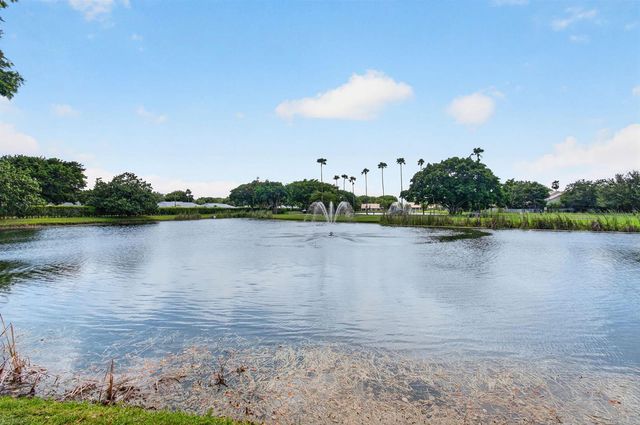 8718 Via Reale, Boca Raton, FL 33496