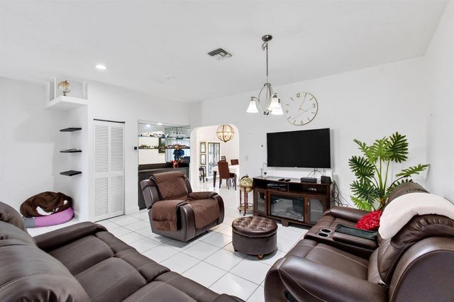 8718 Via Reale, Boca Raton, FL 33496