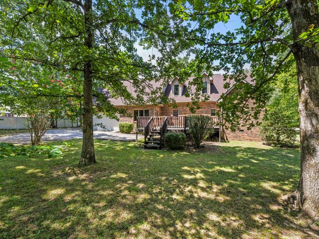 104 Southampton Dr, Tullahoma, TN 37388