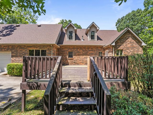 104 Southampton Dr, Tullahoma, TN 37388