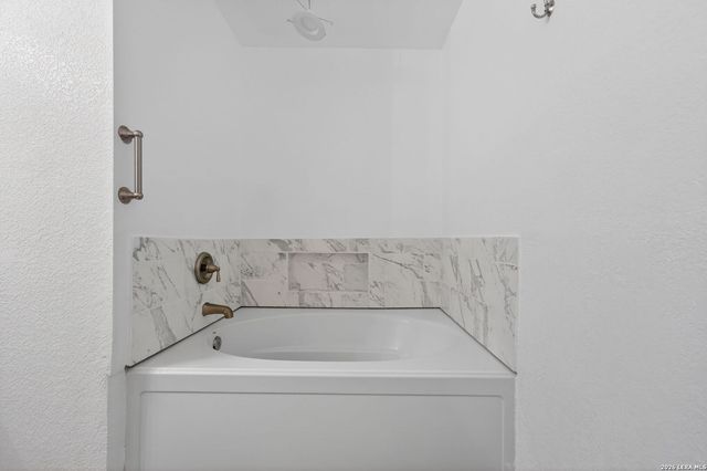 822 Empresario Dr, San Antonio, TX 78253