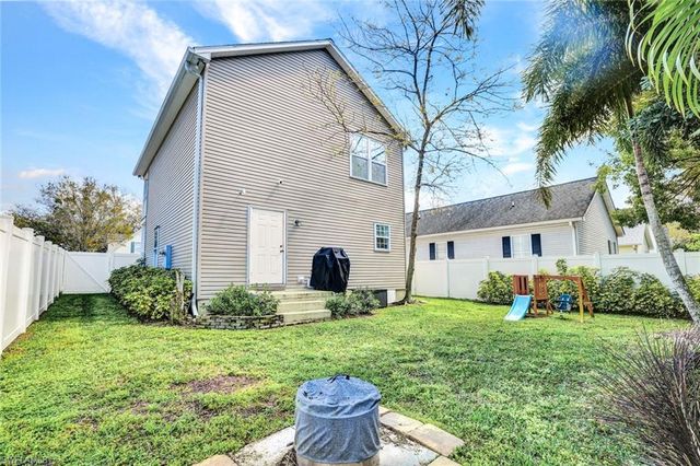 534 Leawood CIR, Naples, FL 34104