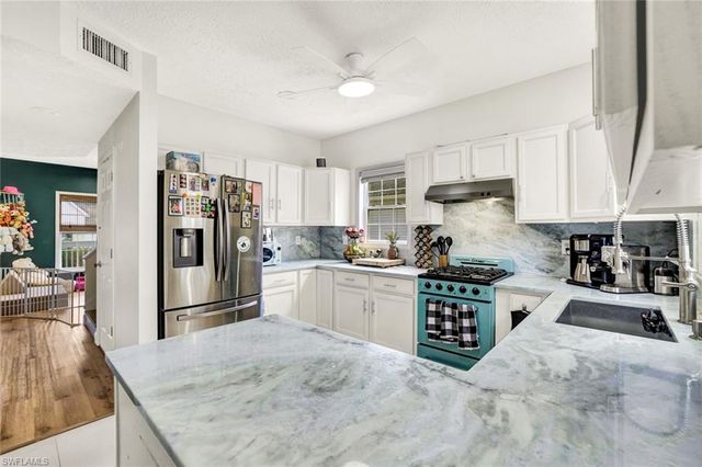 534 Leawood CIR, Naples, FL 34104