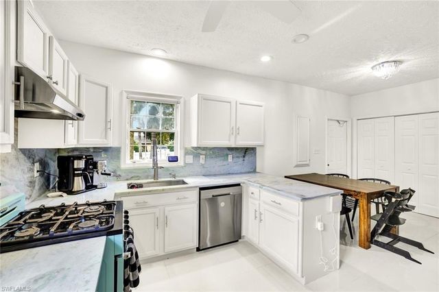 534 Leawood CIR, Naples, FL 34104