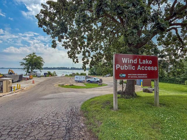 25621 S Wind Lake ROAD, Waterford, WI 53185