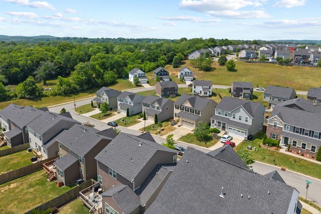 3105 Bent Tree Ln, Columbia, TN 38401