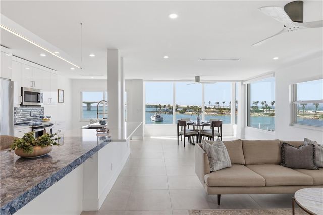 226 GOLDEN GATE POINT 34, Sarasota, FL 34236