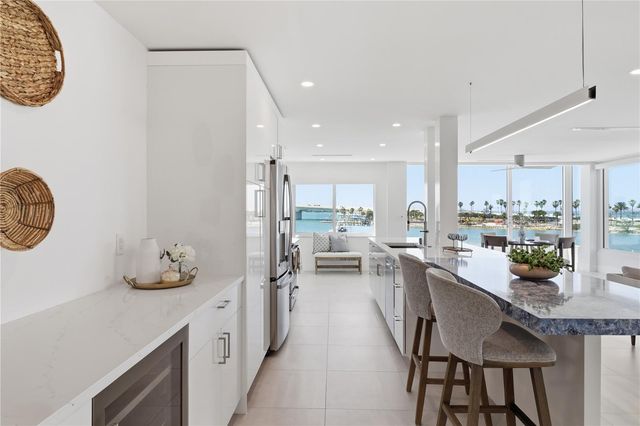 226 GOLDEN GATE POINT 34, Sarasota, FL 34236