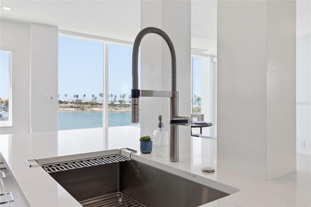 226 GOLDEN GATE POINT 34, Sarasota, FL 34236