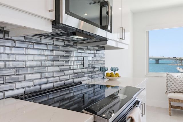 226 GOLDEN GATE POINT 34, Sarasota, FL 34236