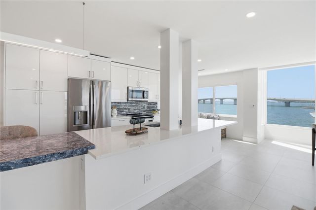 226 GOLDEN GATE POINT 34, Sarasota, FL 34236