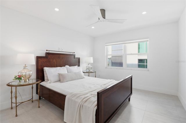 226 GOLDEN GATE POINT 34, Sarasota, FL 34236