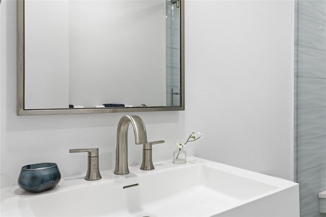 226 GOLDEN GATE POINT 34, Sarasota, FL 34236