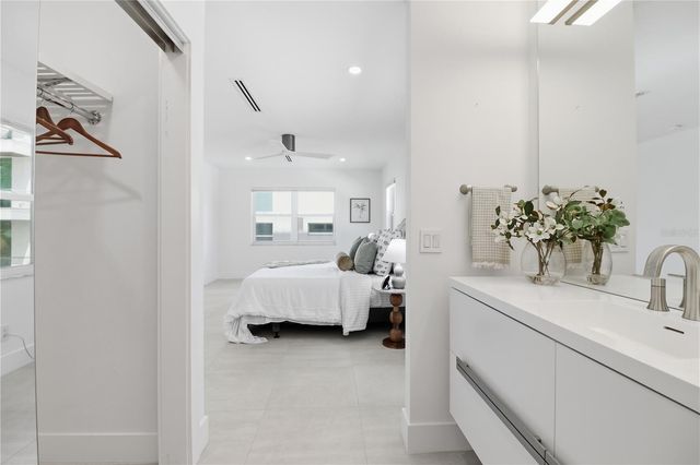 226 GOLDEN GATE POINT 34, Sarasota, FL 34236