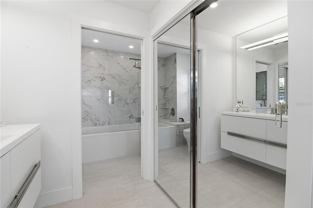 226 GOLDEN GATE POINT 34, Sarasota, FL 34236