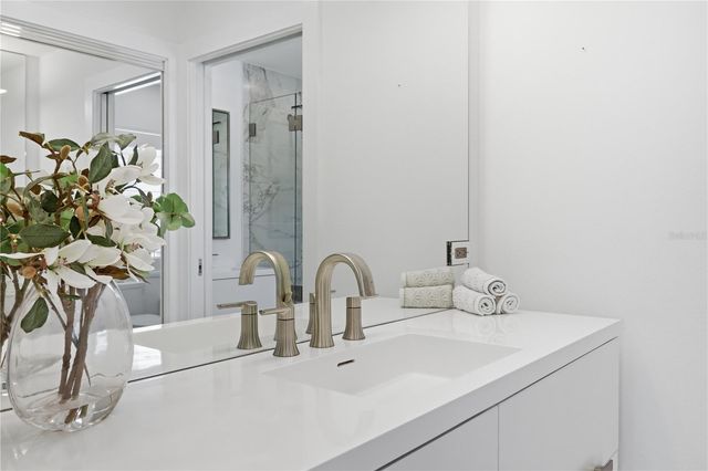 226 GOLDEN GATE POINT 34, Sarasota, FL 34236