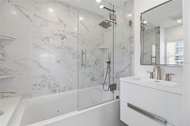 226 GOLDEN GATE POINT 34, Sarasota, FL 34236