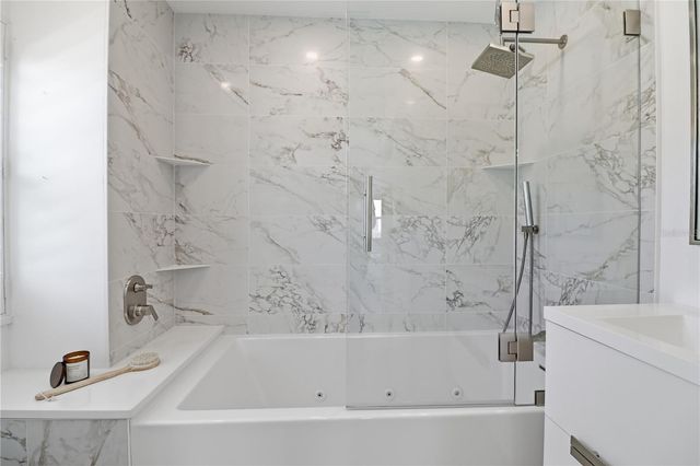 226 GOLDEN GATE POINT 34, Sarasota, FL 34236