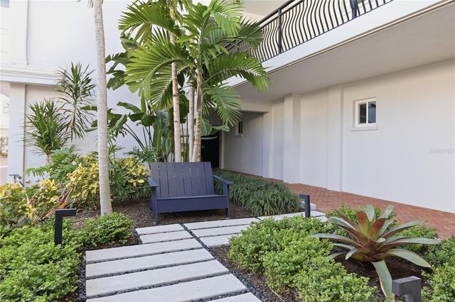 226 GOLDEN GATE POINT 34, Sarasota, FL 34236